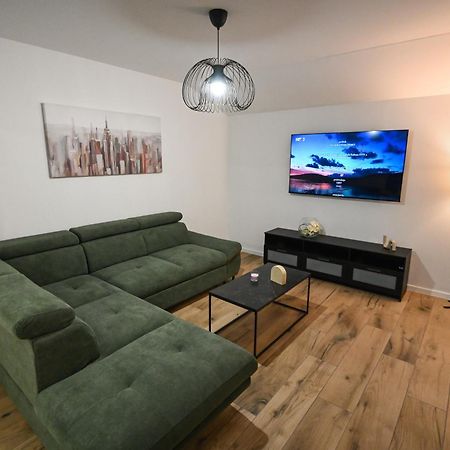 Veliki Apartman Petra โพเซดารเย ภายนอก รูปภาพ